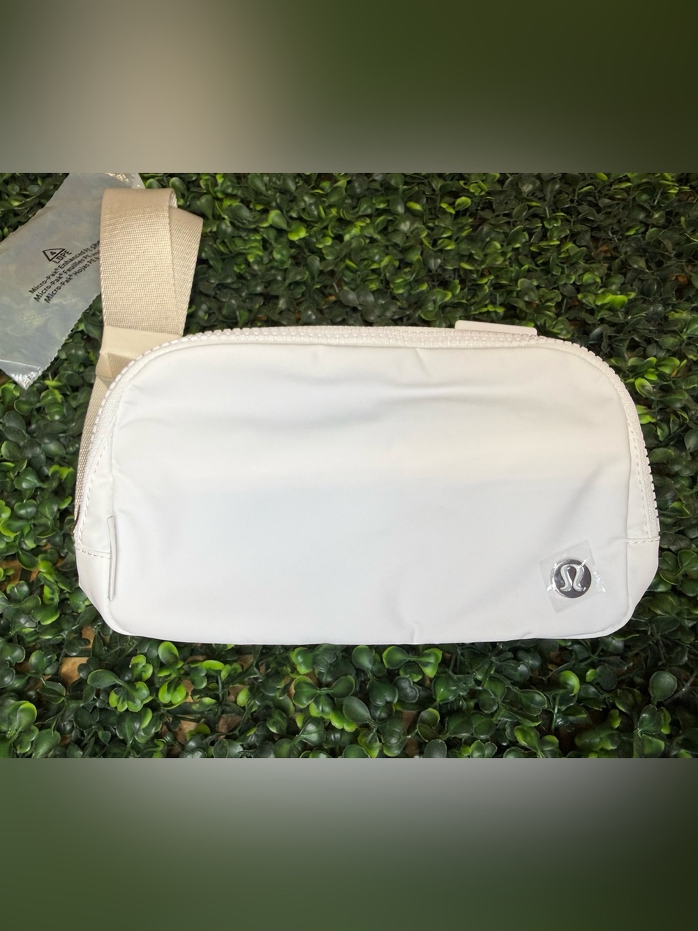 lululemon Everywhere Belt Bag 1L White – NWT